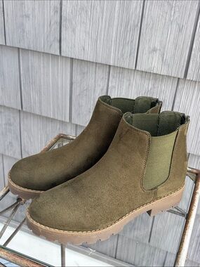 ESPRIT Chelsea Boots Back Zip Army Green Size 7 Like New